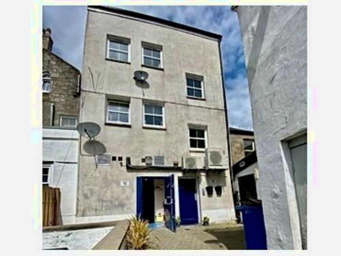 2 Bedroom Flat To Rent In Vennel Street, Stewarton, KA3