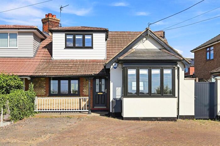 3 Bedroom Chalet For Sale In Tye Common Road, Billericay, CM12