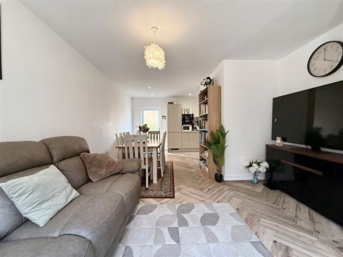 3 Bedroom Town House For Sale In Paderborn Way, Bolton, BL1 - Photo 3