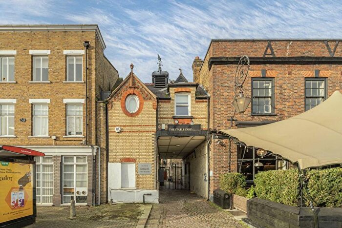 2 Bedroom Flat To Rent In Balham Hill, Clapham South, SW12