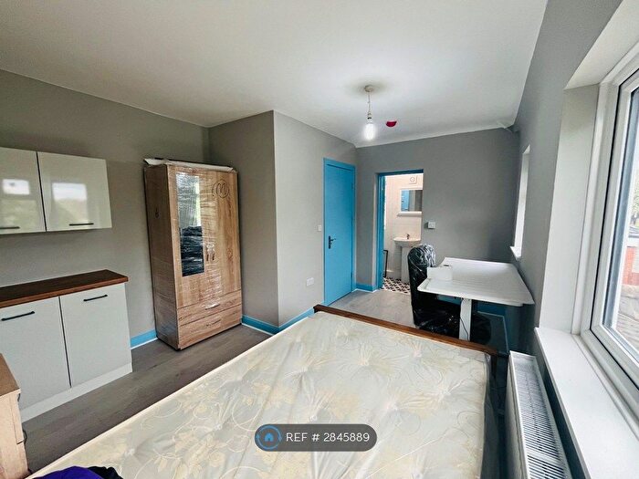 4 Bedroom Semi-Detached House To Rent In Charter Avenue, Coventry, CV4