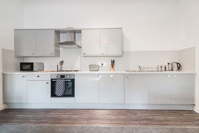 4 Bedroom Flat To Rent In Peddie Street, West End, Dundee, DD1