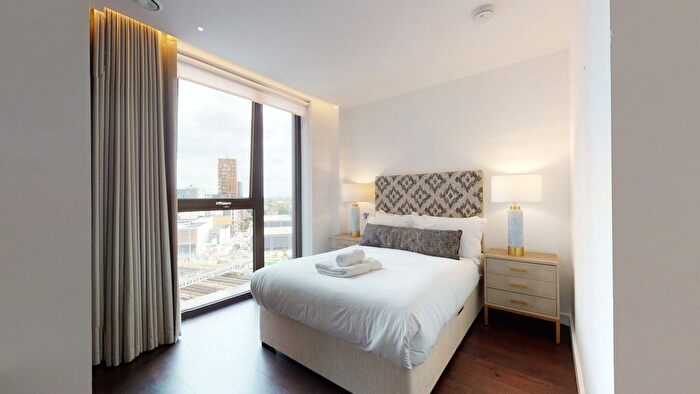 2 Bedroom Flat To Rent In Charles Clowes Walk, Nine Elms, SW11