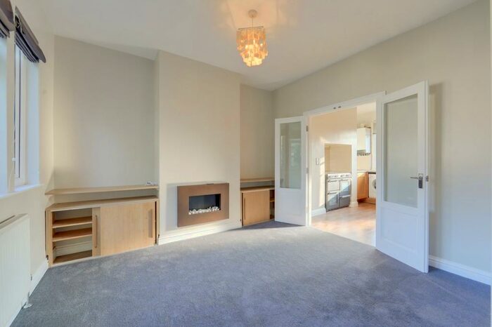 2 Bedroom Flat To Rent In Springbank Road, Hither Green, London, SE13