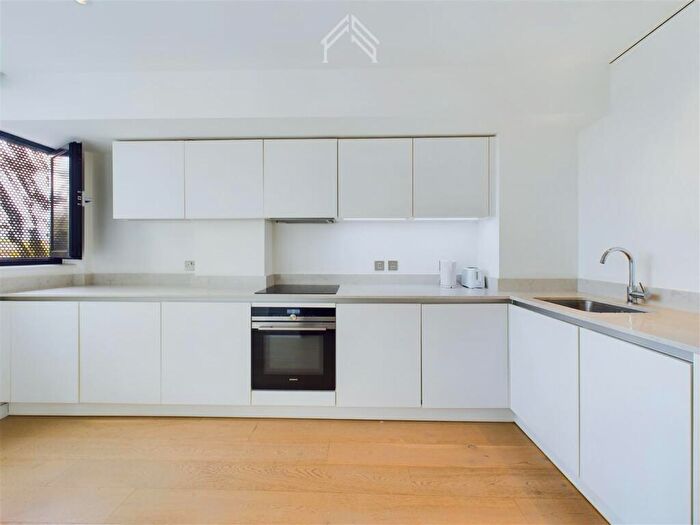 Studio To Rent In Highgate Hill, London, N19