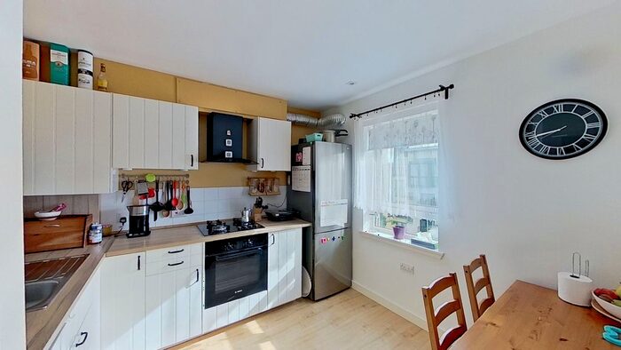 2 Bedroom Flat To Rent In Colonsay Close, Edinburgh, EH5
