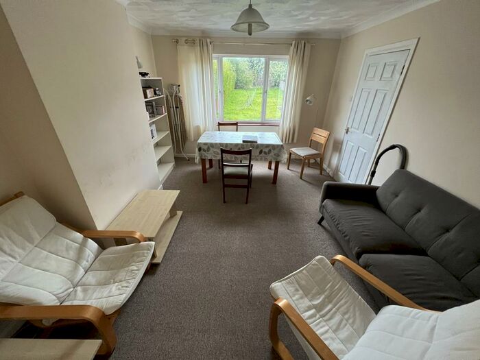 4 Bedroom Semi-Detached House To Rent In Harrison Road, SO17