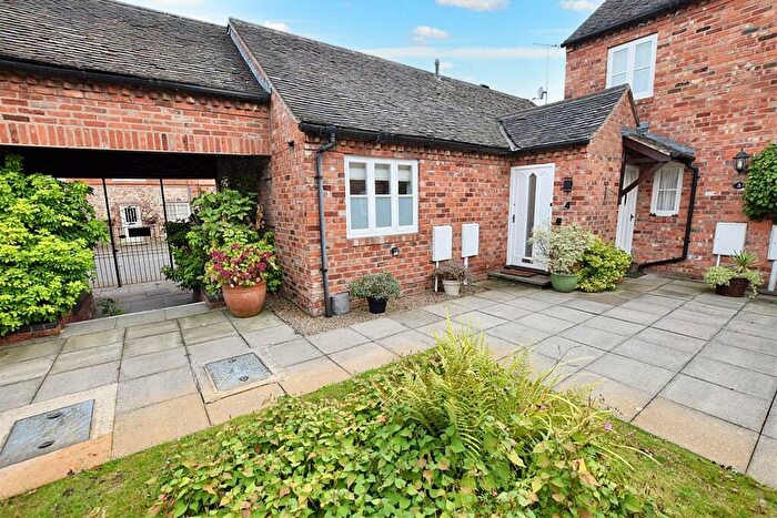 2 Bedroom Barn Conversion For Sale In Hayes Farm Court, Ticknall, DE73