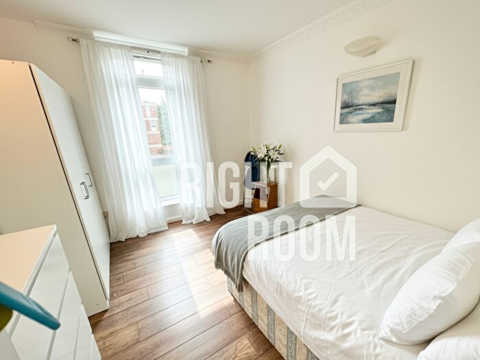 5 Bedroom Terraced House To Rent In Bed House, Chingford Road, Walthamstow, London, E17