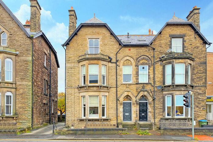 2 Bedroom Apartment To Rent In East Parade, Harrogate, HG1