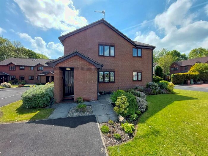 Flats for sale in Rainford, WA11, Merseyside