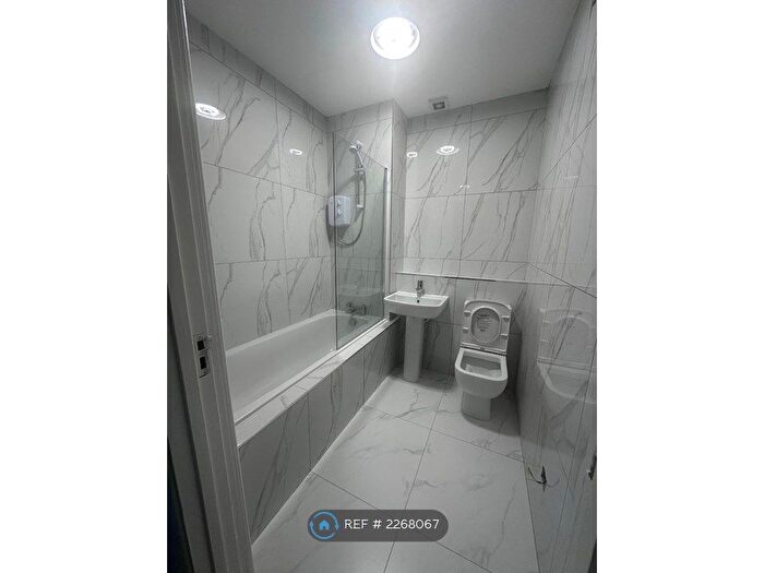 2 Bedroom Flat To Rent In Gladstone Court, Liverpool, L8