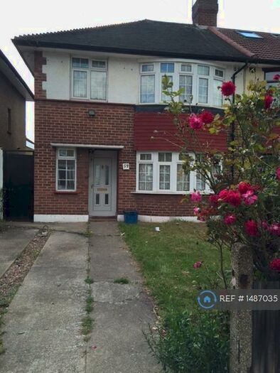 3 Bedroom Semi-Detached House To Rent In Torquay Gardens, London, IG4