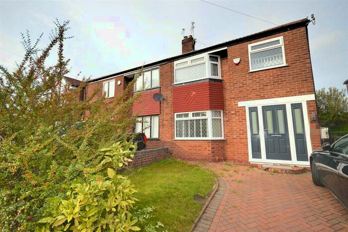 3 Bedroom Semi-Detached House To Rent In Wentworth Drive, Sale, M33