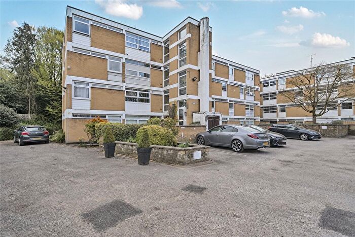 2 Bedroom Flat For Sale In Park View Court, Woking, Surrey, GU22