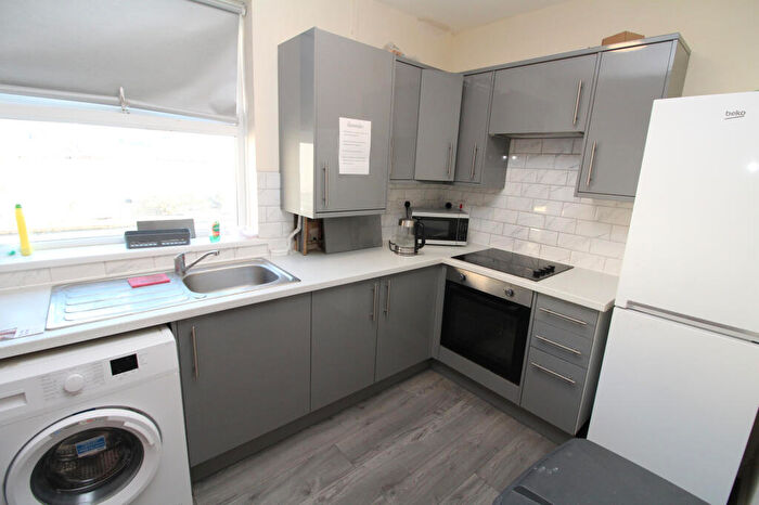 2 Bedroom Maisonette To Rent In Cliffe Road, Rochester, ME2