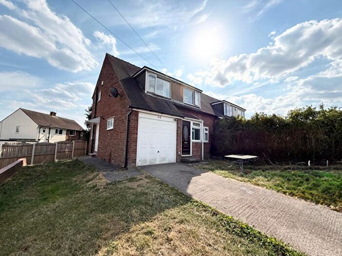 3 Bedroom Semi Detached House To Rent In Chaucer Avenue, Pudsey, West Yorkshire, LS28
