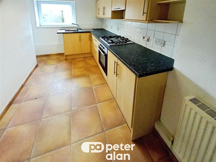 1 Bedroom Flat To Rent In Commercial Street, Aberdare, CF44