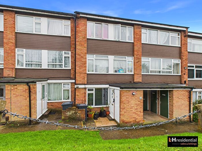 2 Bedroom Flat To Rent In Ashdown Drive, Borehamwood, WD6