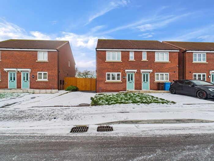 3 Bedroom Semi Detached House For Sale In Waudby Way, Hull, HU9
