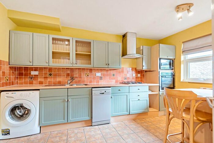 3 Bedroom Maisonette To Rent In St Marys Walk, Maidenhead, SL6