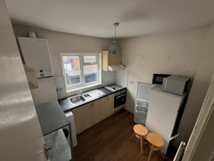 1 Bedroom Apartment To Rent In Blackstock Road, Finsbury Park, London, N4