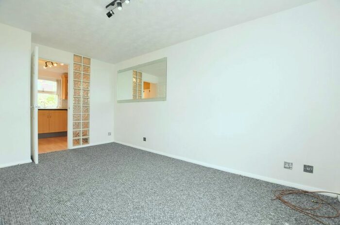 1 Bedroom Flat To Rent In Portland Road, London, N15