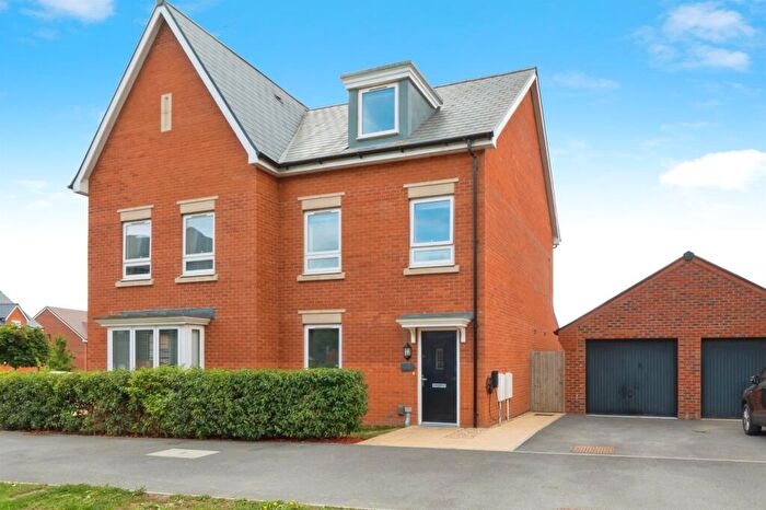 3 Bedroom Town House For Sale In Kingsman Drive, Botley, Southampton, SO32