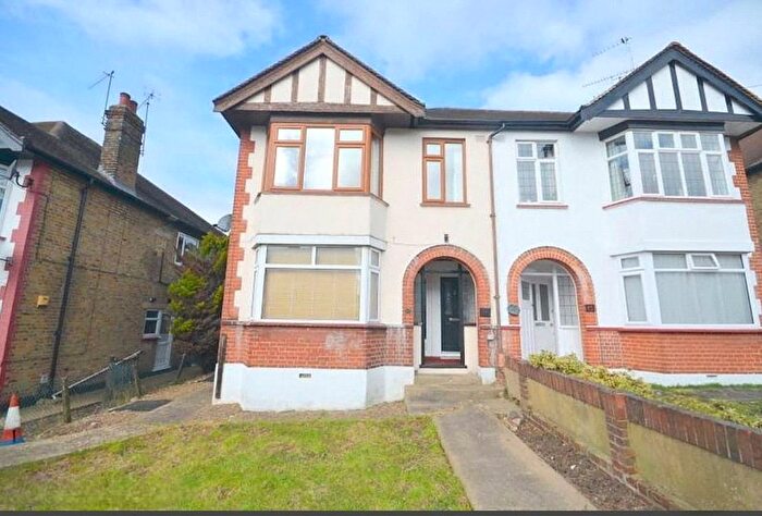 3 Bedroom Maisonette To Rent In Lodge Avenue, Romford, Essex, RM2
