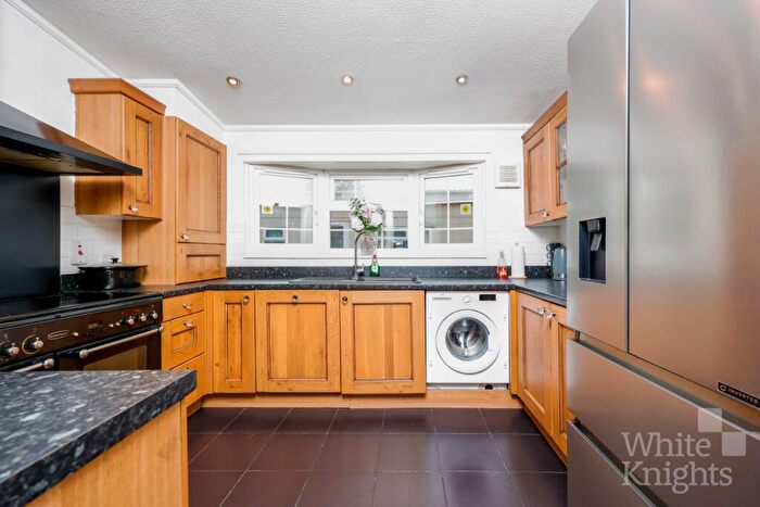3 Bedroom Park Home For Sale In Fairfield Park, West End Road, Mortimer Common, Reading, Berkshire, RG7