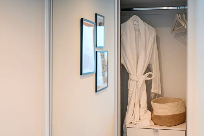 1 Bedroom Flat To Rent In Uncle Leeds, Whitehall Leeds ., LS12