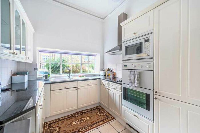 2 Bedroom Flat To Rent In Palace Court, Bayswater, W2