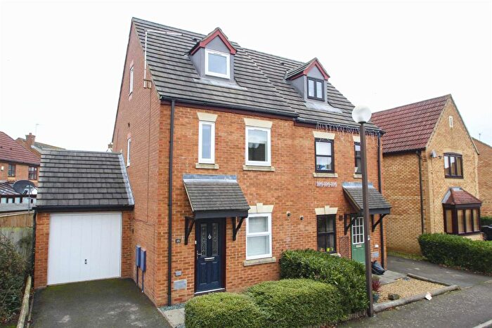3 Bedroom Semi-Detached House To Rent In Abbeydore Grove, Monkston, MK10