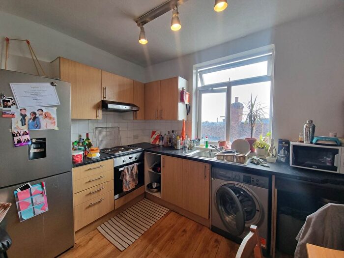 4 Bedroom Flat To Rent In Tottenham Lane, London, N8