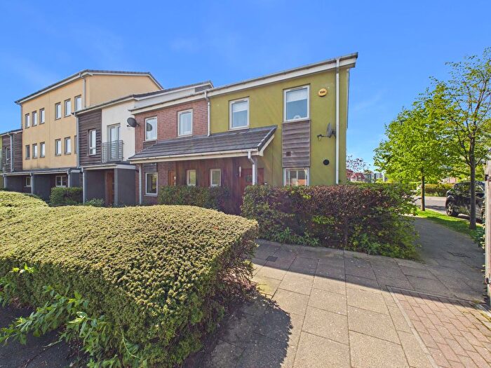 2 Bedroom End Of Terrace House For Sale In April Courtyard, The Staiths, NE8