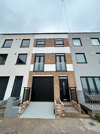 3 Bedroom Flat To Rent In Kent Terrace, Ramsgate, Kent, CT11