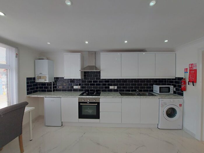 Studio To Rent In Chingford Mount Road, London, E4