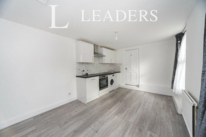 2 Bedroom Apartment To Rent In High Street South -, LU6
