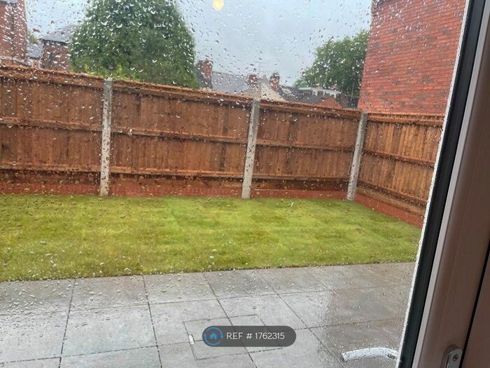 3 Bedroom Semi-Detached House To Rent In Green Park, Coventry, CV1