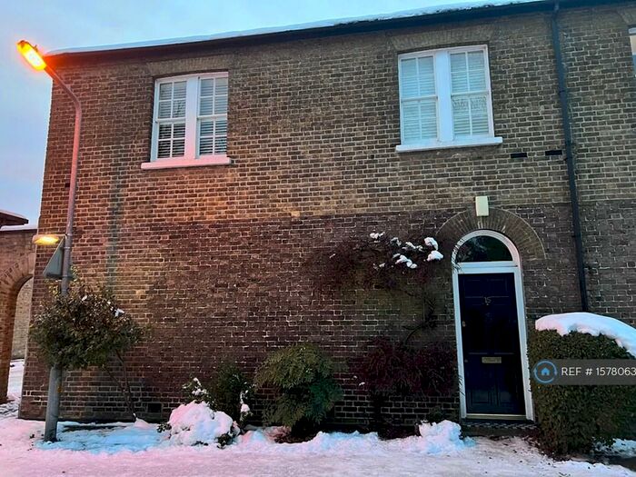 3 Bedroom End Of Terrace House To Rent In Powdermill Lane, Waltham Abbey, EN9