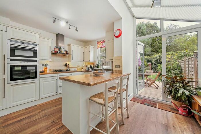 3 Bedroom Property To Rent In Franche Court Road, London, SW17