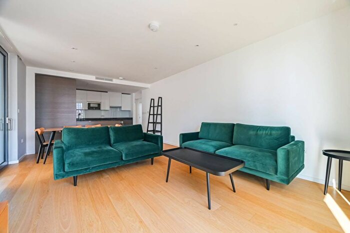 3 Bedroom Flat To Rent In Sedona House, Stratford, London, E20