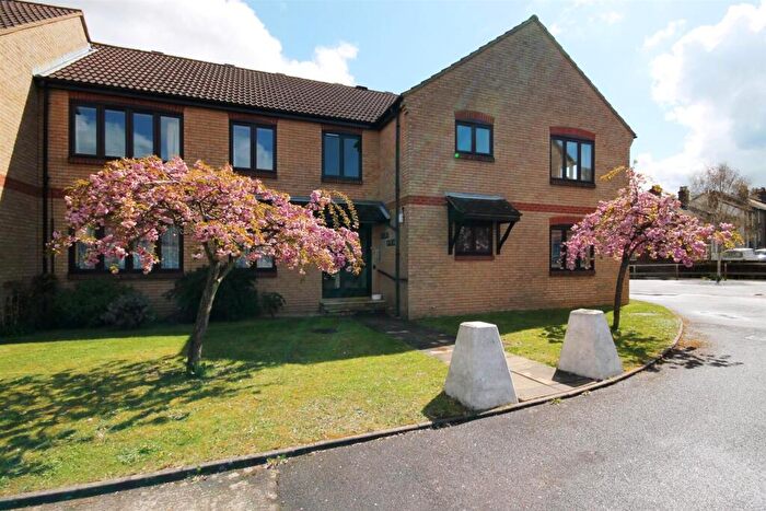 1 Bedroom Apartment To Rent In Willowmead, Dorking, RH4