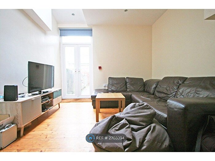 6 Bedroom Terraced House To Rent In Harriet Street, Cardiff, CF24