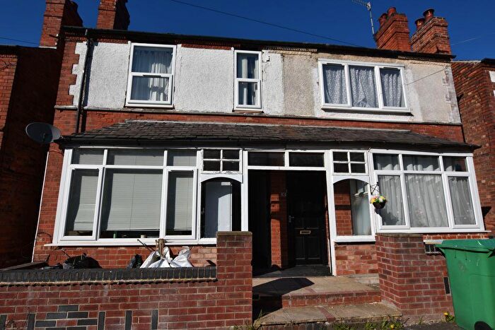 Detached House To Rent In Percival Road, Nottingham, NG5