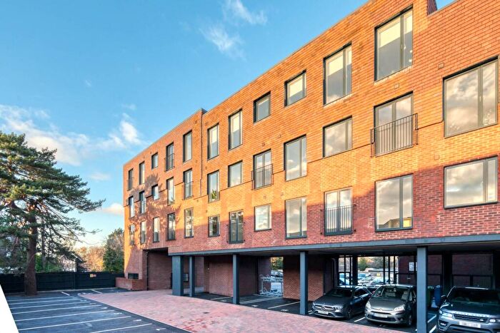 1 Bedroom Apartment To Rent In High Street, Crowthorne, RG45