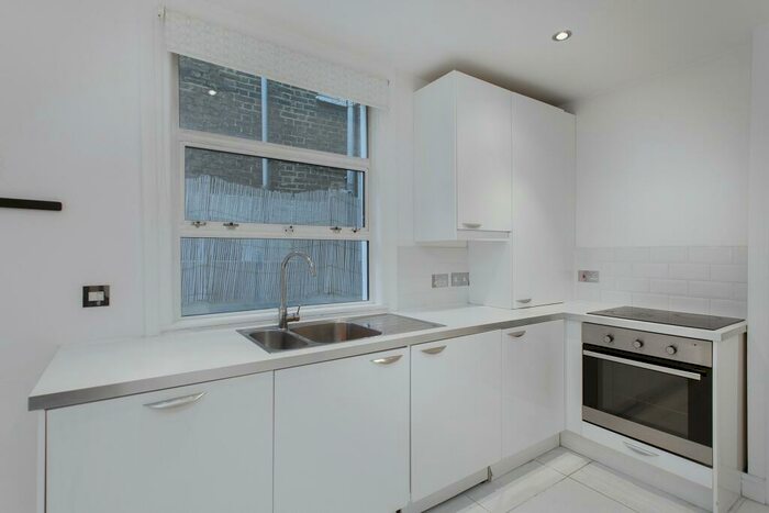 4 Bedroom Flat To Rent In Mossbury Road, London, SW11