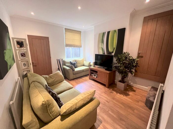 2 Bedroom House To Rent In Ealing Avenue, Nottingham, NG6