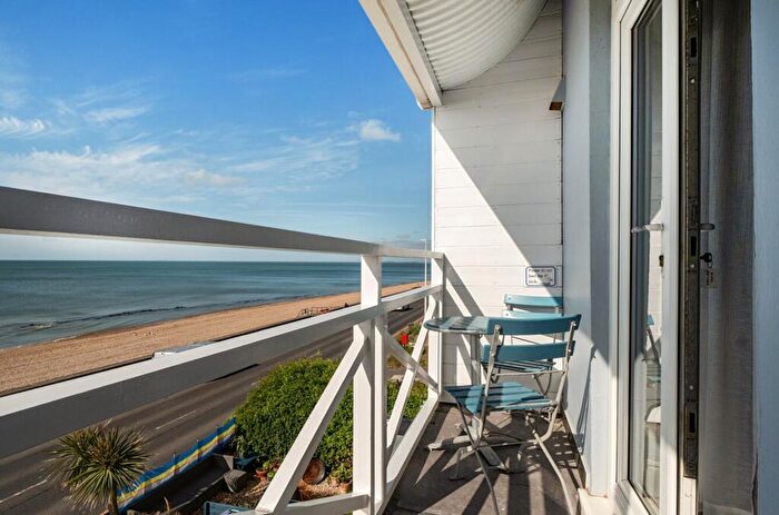 1 Bedroom Flat For Sale In Middle Deck Wellington Terrace Sandgate Esplanade Sandgate Folkestone, CT20