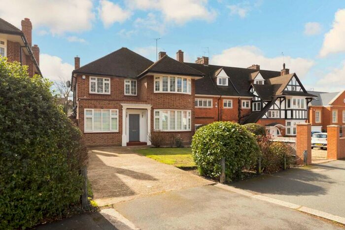 4 Bedroom House To Rent In Hendon Avenue, Finchley, N3